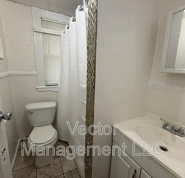 116 Rennell St — Photo 10