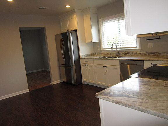 Large Eat-in Kitchen