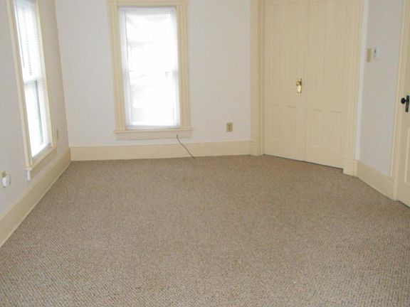 4th image of 2658 Myrtle St Floor 2
