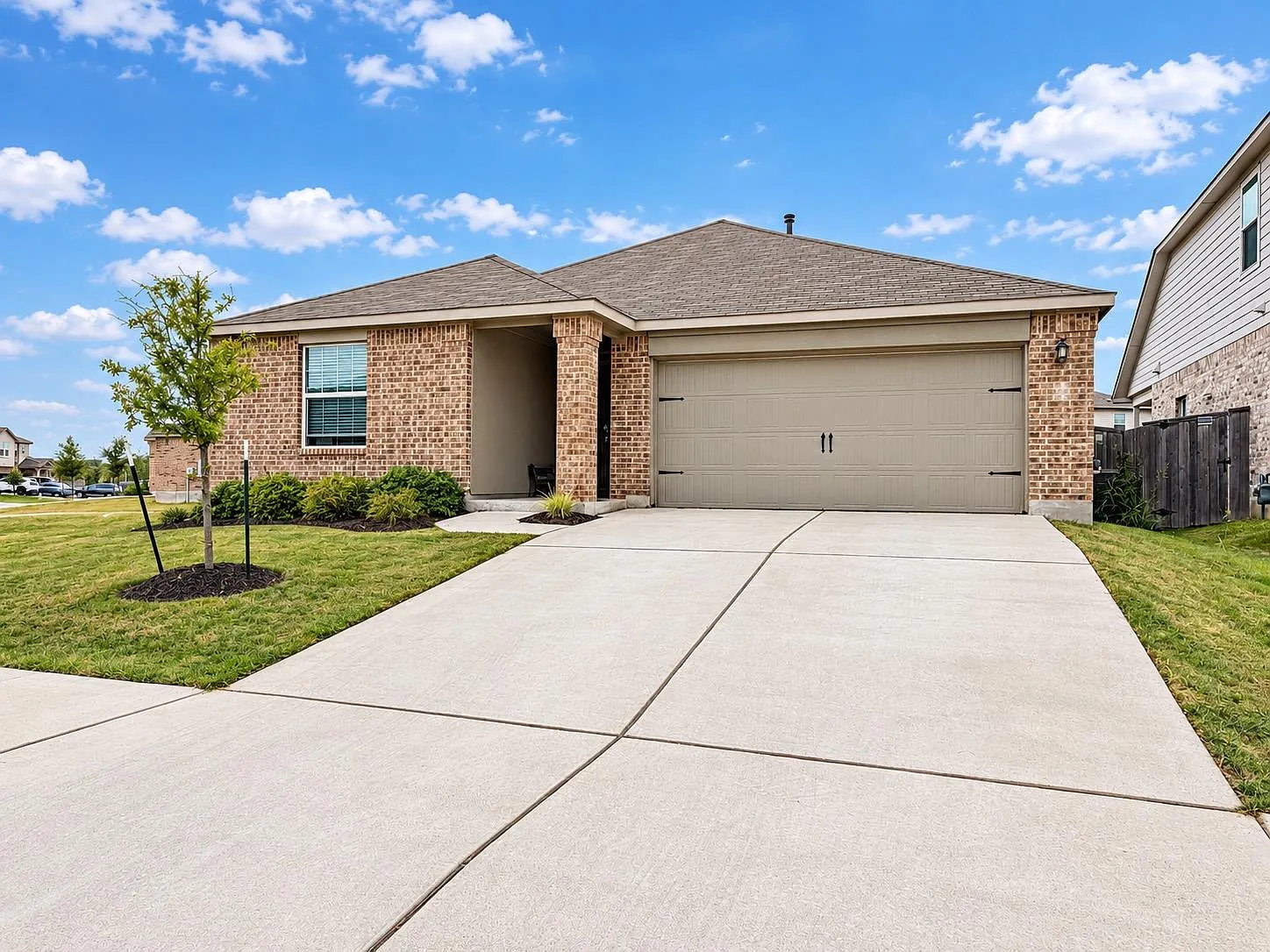 4 bed, 2.0 bath, 1662 sqft, $1,900 — Photo 3