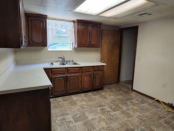 4th image of 1138 E Jackson Ave N