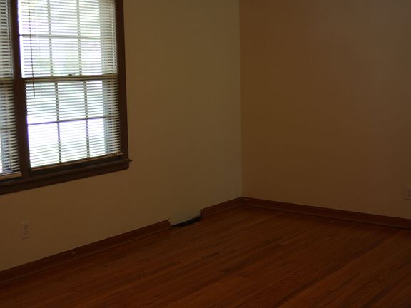 5th image of 13112 Ashland Ave