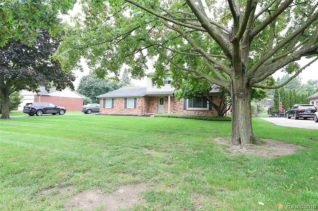 4 bed, 2.5 bath, 2137 sqft, $3,400 — Photo 3