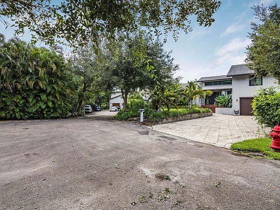5th image of 2640 SW 29th Way