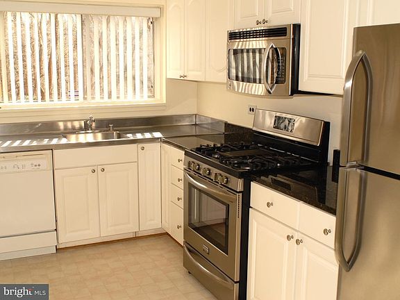 2nd image of 10670 Weymouth St #10670