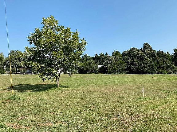 5th image of 102 Pecan Place Ln