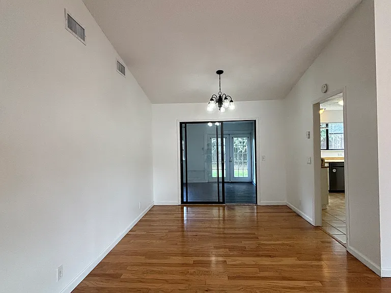 128 Dogwood Cir — Photo 3