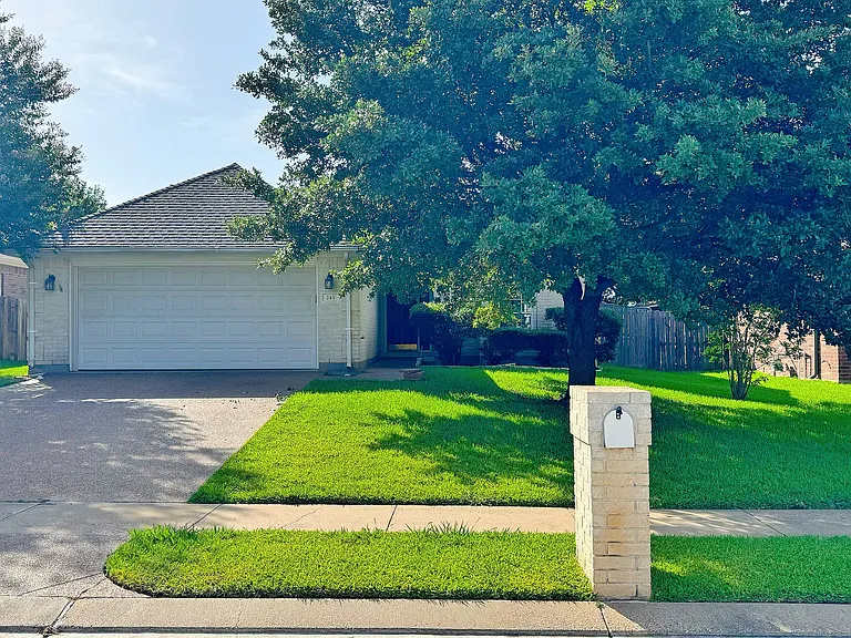 243 Stuttgart Cir — Photo 8