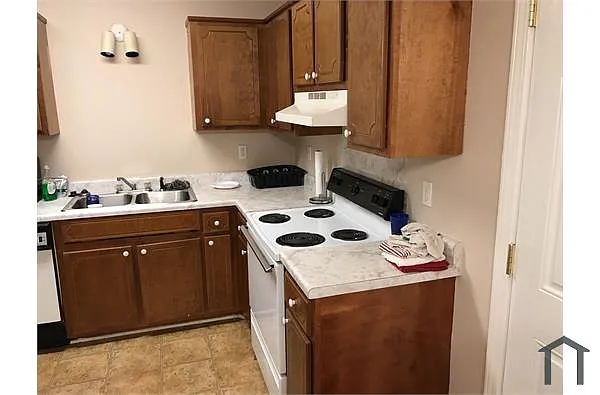 Building Photo - 904 N Montgomery St #1