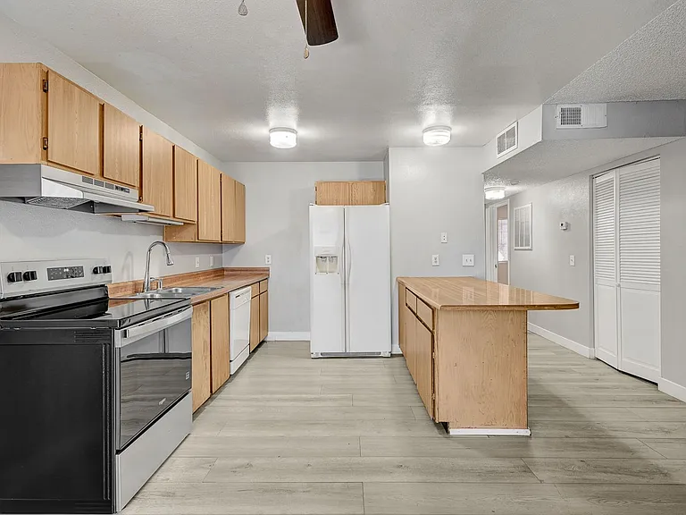 1305 Kari Lee Ct — Photo 8
