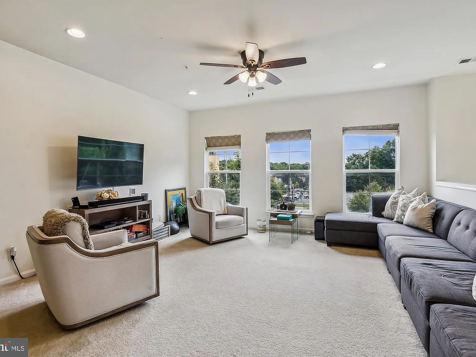 3 bed, 2.5 bath, 2294 sqft, $3,600 — Photo 3