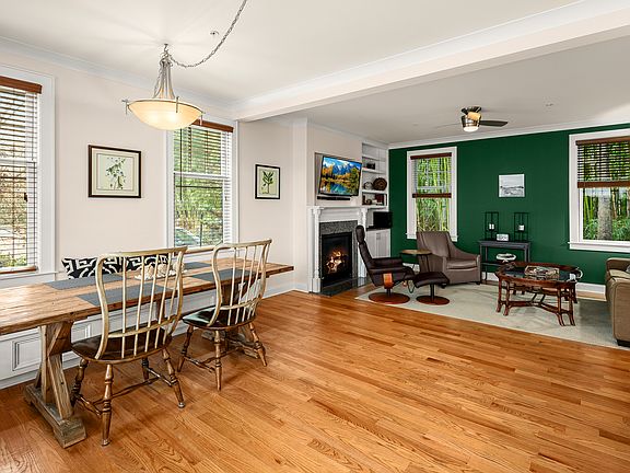 Hardwood Floors Throughout!