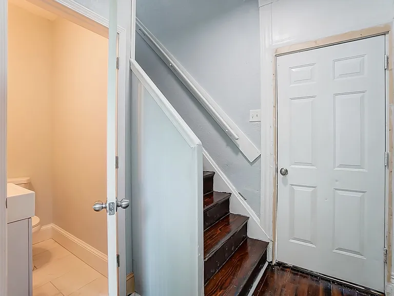 1852 Knox St — Photo 15