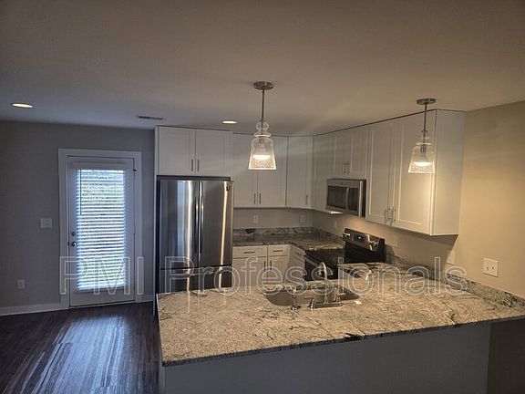 3rd image of 608 Hadley Village Blvd