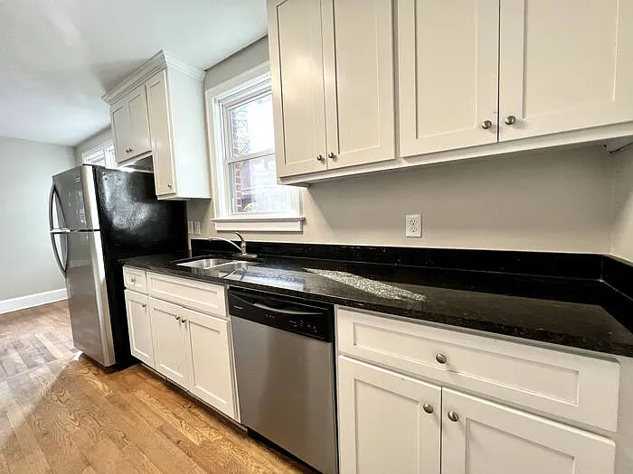 319 Howard St — Photo 44
