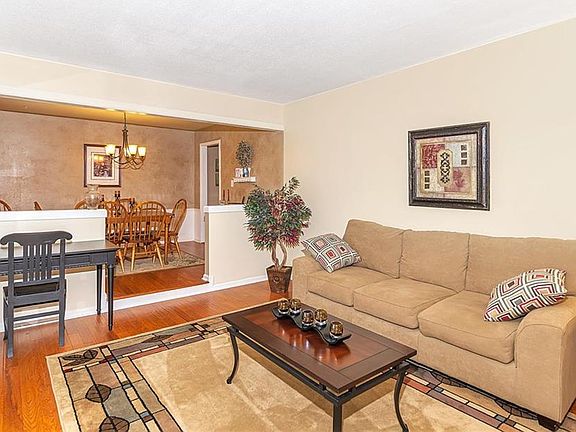 4th image of 7919 Buckskin Dr