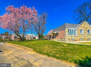 7384 Shelbourne St, Philadelphia, PA 19111