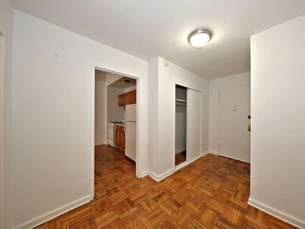 Apartment for Rent — Photo 4