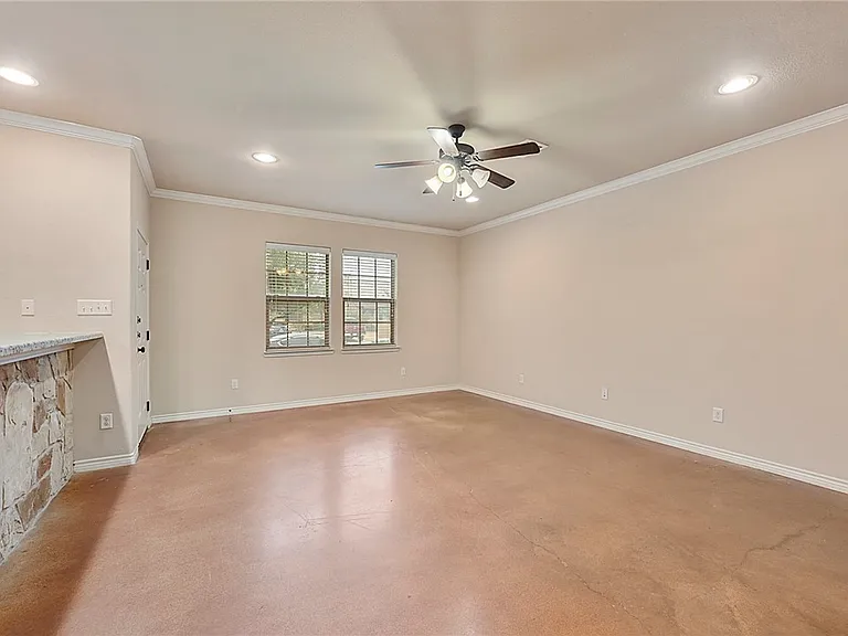 128 Kimber Ln — Photo 5