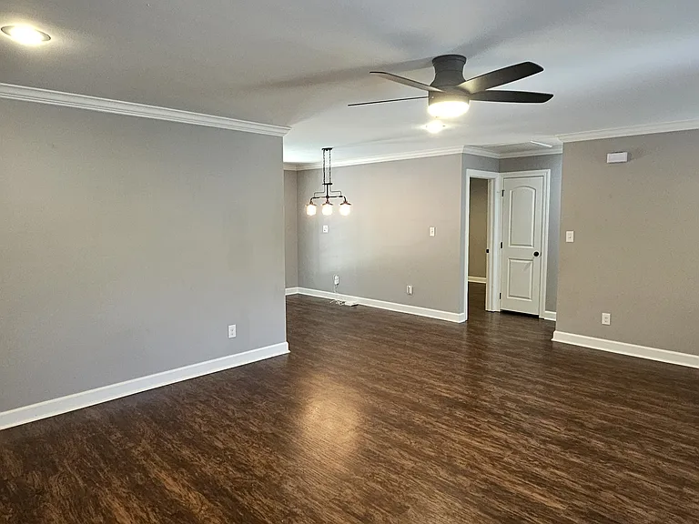 6070 Allwood Dr — Photo 4