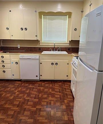 4th image of 2480 Lakeview Ln