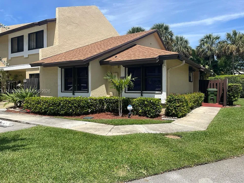 251 SW 96th Ter #251