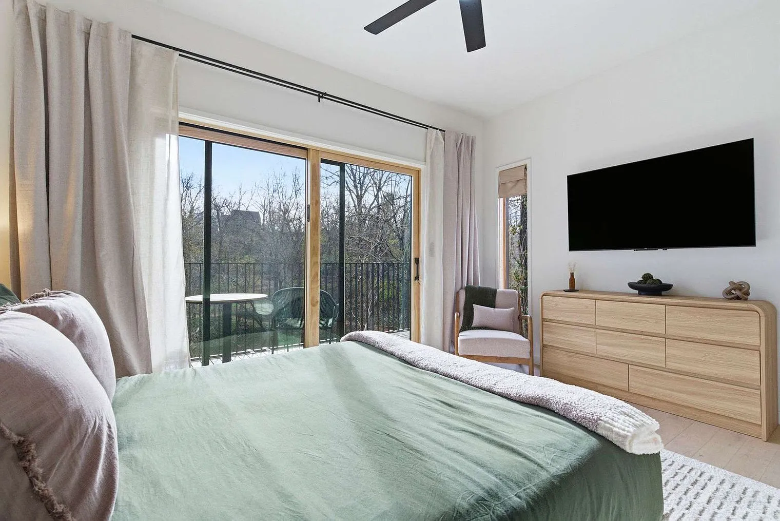 1 bed, 1.0 bath, $3,462 — Photo 2