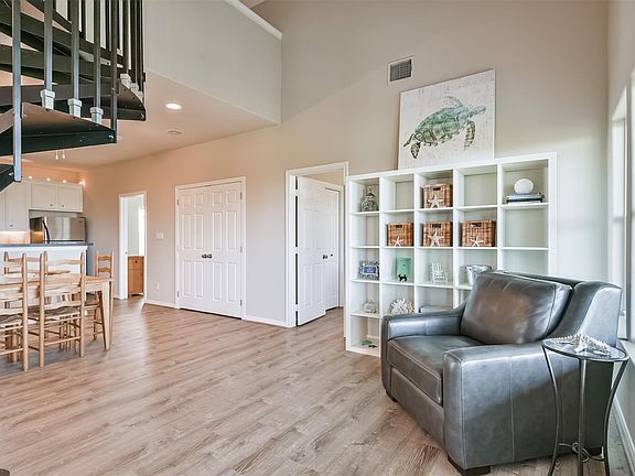 4th image of 23158 Camino St