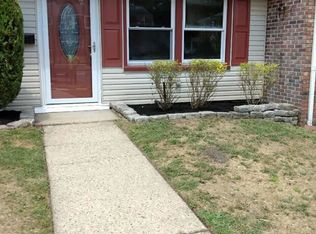 6 Rittenhouse Ct, Willingboro, NJ 08046