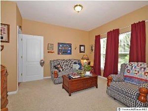 3rd image of 16 Country Woods Dr