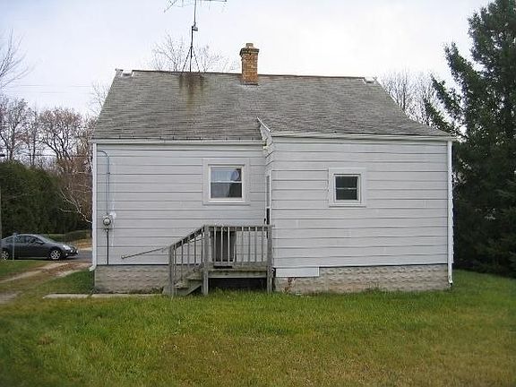 2nd image of 619 Pinehurst Ct
