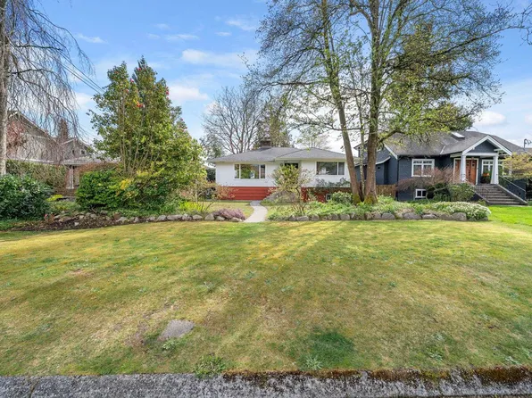 753 E 9th St, North Vancouver, BC V7L 2C1