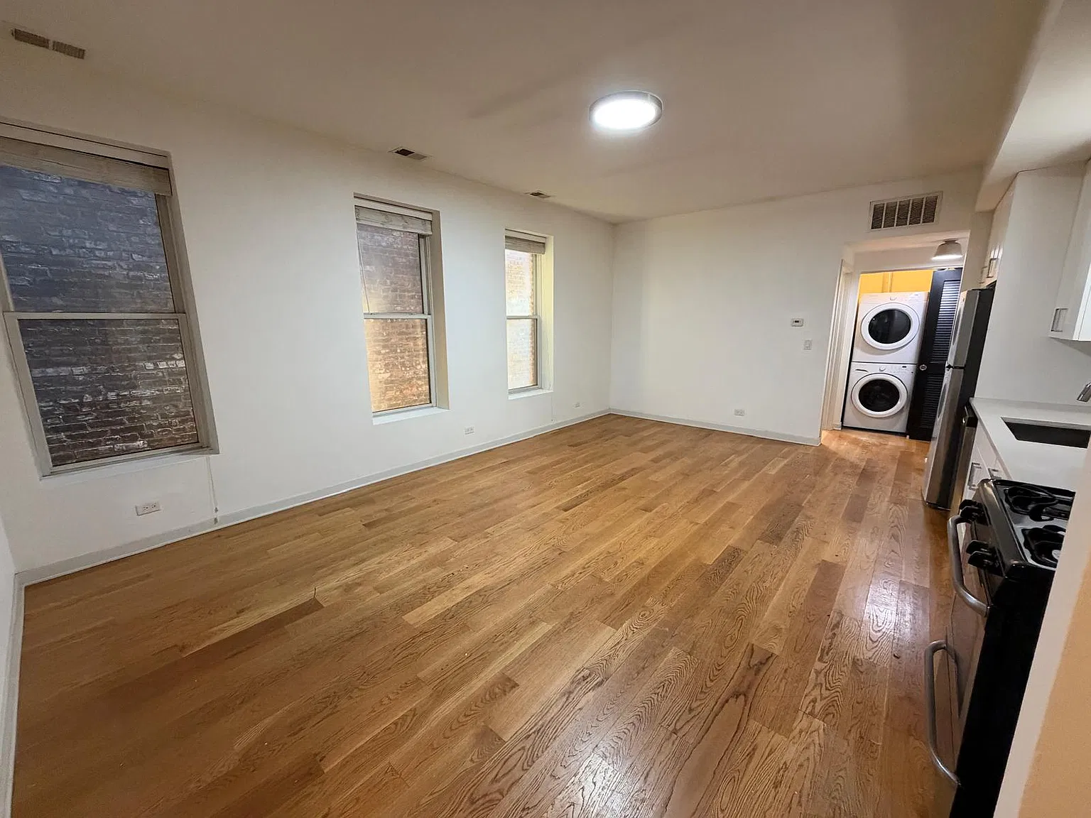 2 bed, 600 sqft, $1,900 — Photo 2