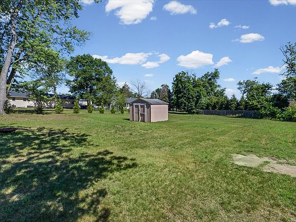5th image of 1 Spruce Ln
