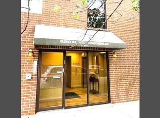6400 N Sacramento Ave APT 208, Chicago, IL 60645