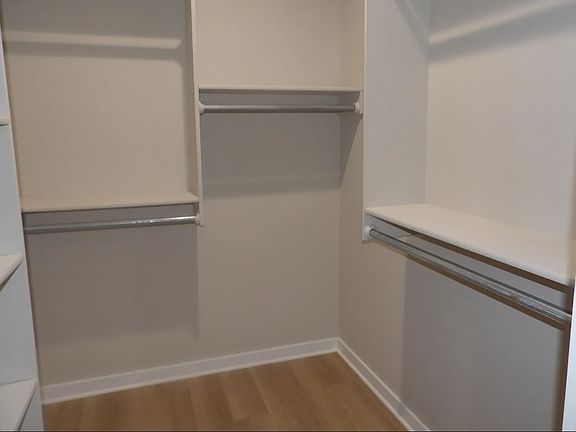 5th image of 903 Fox Ridge St