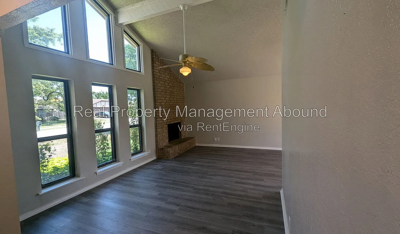 3 bed, 2.0 bath, 1293 sqft, $1,500 — Photo 2