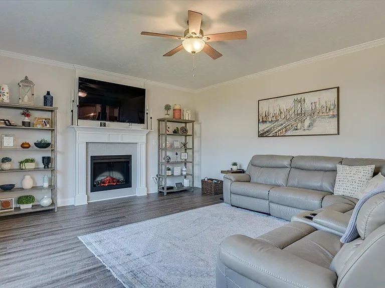 533 Fermoy Ln — Photo 9