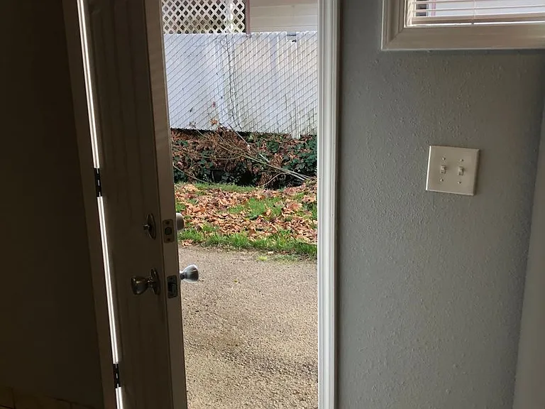 825 Waverly Dr SE — Photo 12
