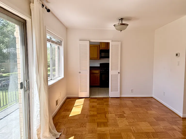 10655 Montrose Ave #204 — Photo 7