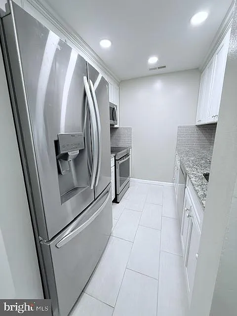 2 bed, 2.0 bath, 836 sqft, $2,350 — Photo 3