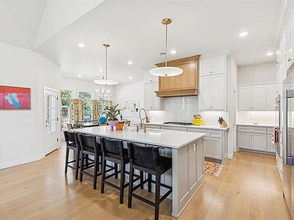 2nd image of 2932 Sandstone Rdg