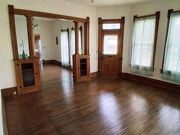2nd image of 301 N 6th St