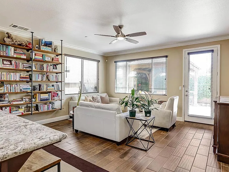 3921 W Payson Ave — Photo 18