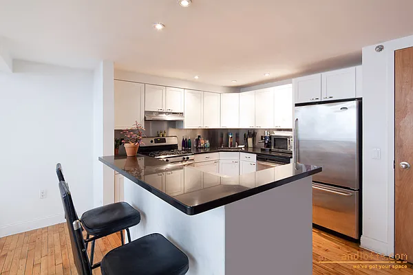 Sold by aptsandlofts.com | media 11