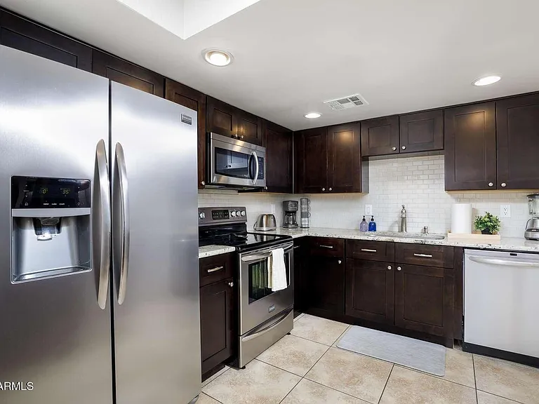 7818 E Rovey Ave — Photo 4