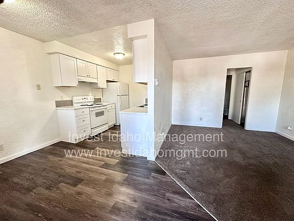 4th image of 222 S Jackson St #G