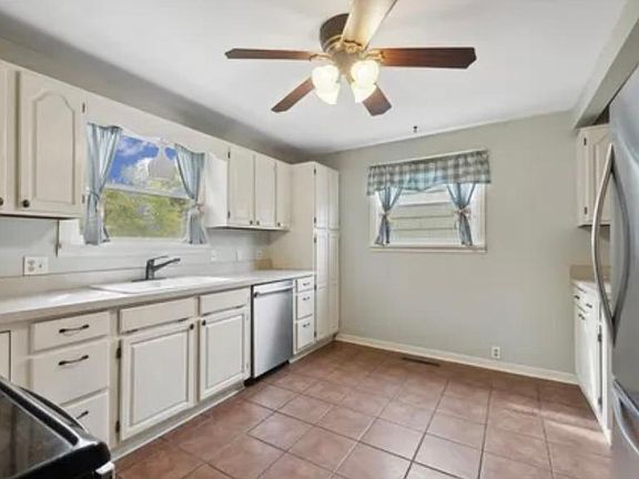 4th image of 1020 8th Ave E