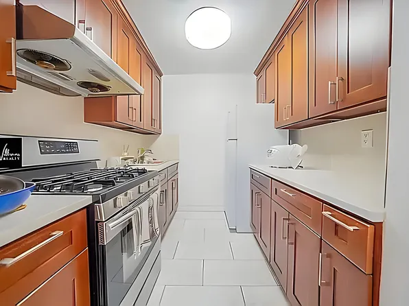 41-25 Kissena Boulevard image 13 of 26