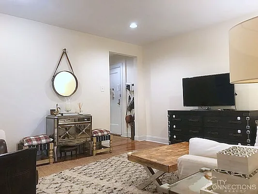 Rented by City Connections Realty | media 22